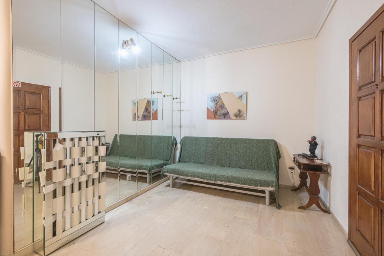 Lovely & Spacious 2-Bedroom Rental Unit In Glifada Athens Ngoại thất bức ảnh